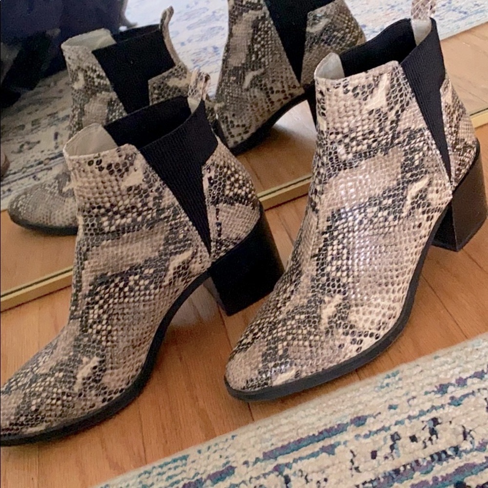 Nine West Snake Print Bootie! ✨ 8.5